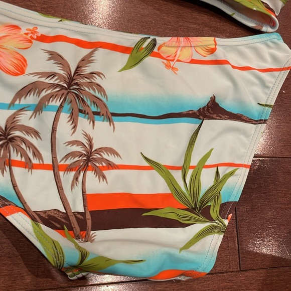 Halter top bikini - Picture 9 of 12